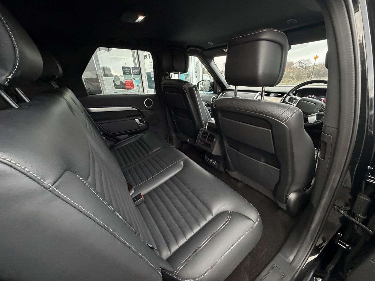 A 2025 LAND ROVER DISCOVERY 3.0 D350 MHEV Dynamic HSE 5 SEATS SUV 5dr Diesel Auto 4WD Euro 6 (s/s) (350 A 2025 LAND ROVER DISCOVERY 3.0 D350 MHEV Dynamic HSE 5 SEATS SUV 5dr Diesel Auto 4WD Euro 6 (s/s) (350