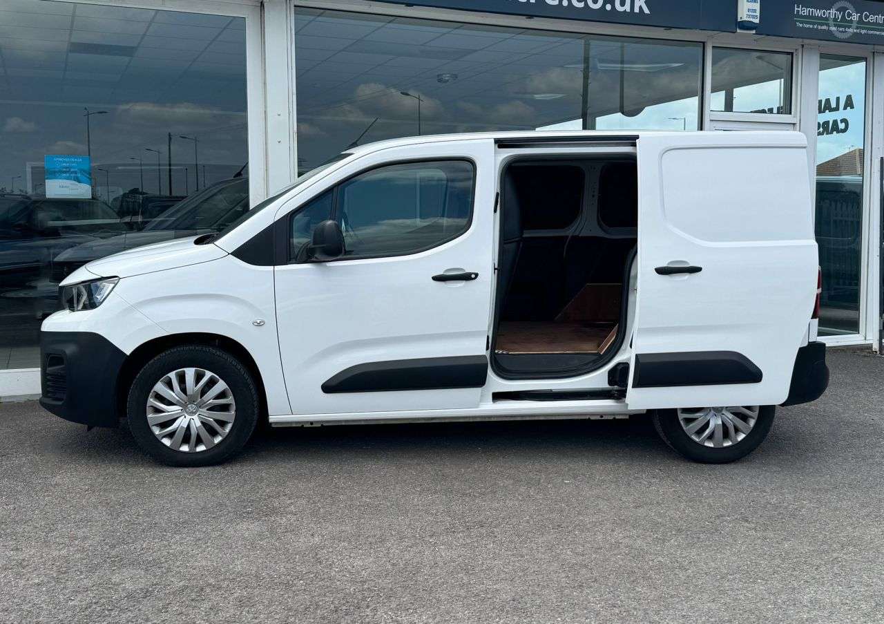 A 2021 PEUGEOT PARTNER 1.5 BlueHDi 1000 Professional Premium Standard Panel Van 5dr Diesel Manual A 2021 PEUGEOT PARTNER 1.5 BlueHDi 1000 Professional Premium Standard Panel Van 5dr Diesel Manual