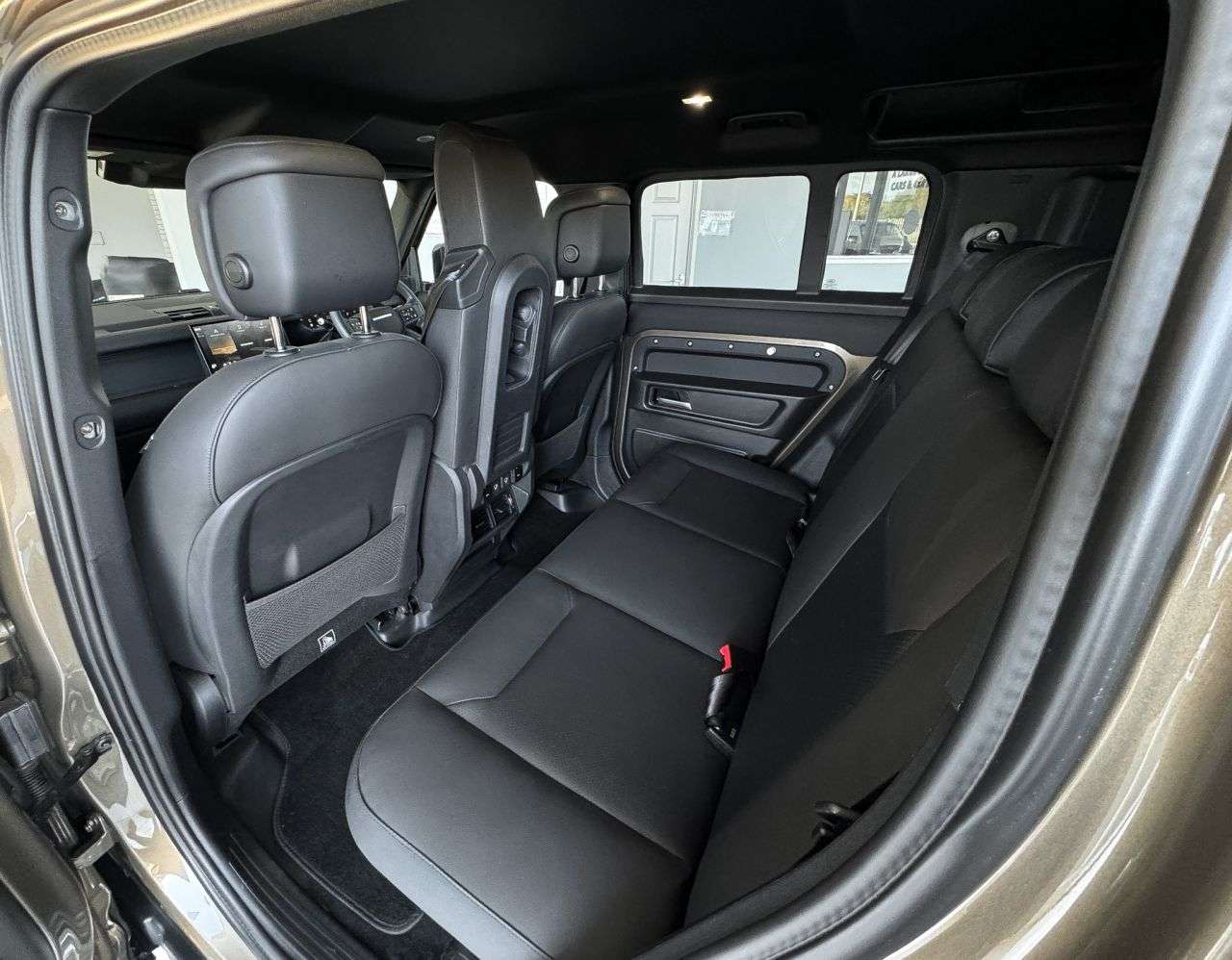 A 2024 LAND ROVER DEFENDER 3.0 D250 MHEV HSE 6 SEATS Hard Top SUV 5dr Diesel Auto 4WD MWB Euro 6 (s/s) A 2024 LAND ROVER DEFENDER 3.0 D250 MHEV HSE 6 SEATS Hard Top SUV 5dr Diesel Auto 4WD MWB Euro 6 (s/s)