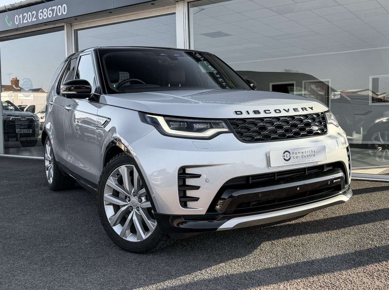 A 2023 LAND ROVER DISCOVERY 3.0 D300 MHEV R-Dynamic SE SUV 5dr Diesel Auto 4WD Euro 6 (s/s) (300 ps) ME A 2023 LAND ROVER DISCOVERY 3.0 D300 MHEV R-Dynamic SE SUV 5dr Diesel Auto 4WD Euro 6 (s/s) (300 ps) ME