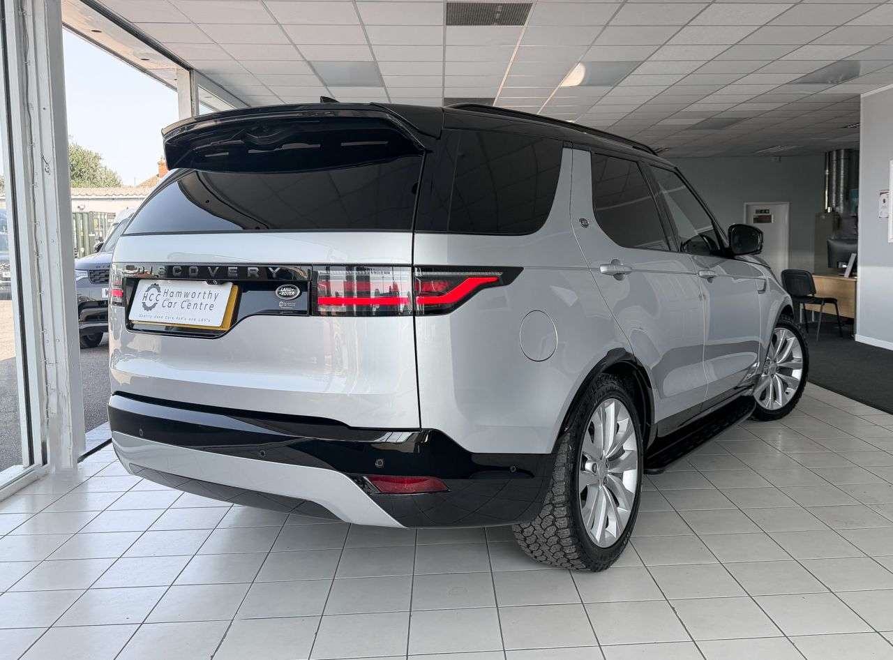 A 2023 LAND ROVER DISCOVERY 3.0 D300 MHEV R-Dynamic SE SUV 5dr Diesel Auto 4WD Euro 6 (s/s) (300 ps) FU A 2023 LAND ROVER DISCOVERY 3.0 D300 MHEV R-Dynamic SE SUV 5dr Diesel Auto 4WD Euro 6 (s/s) (300 ps) FU