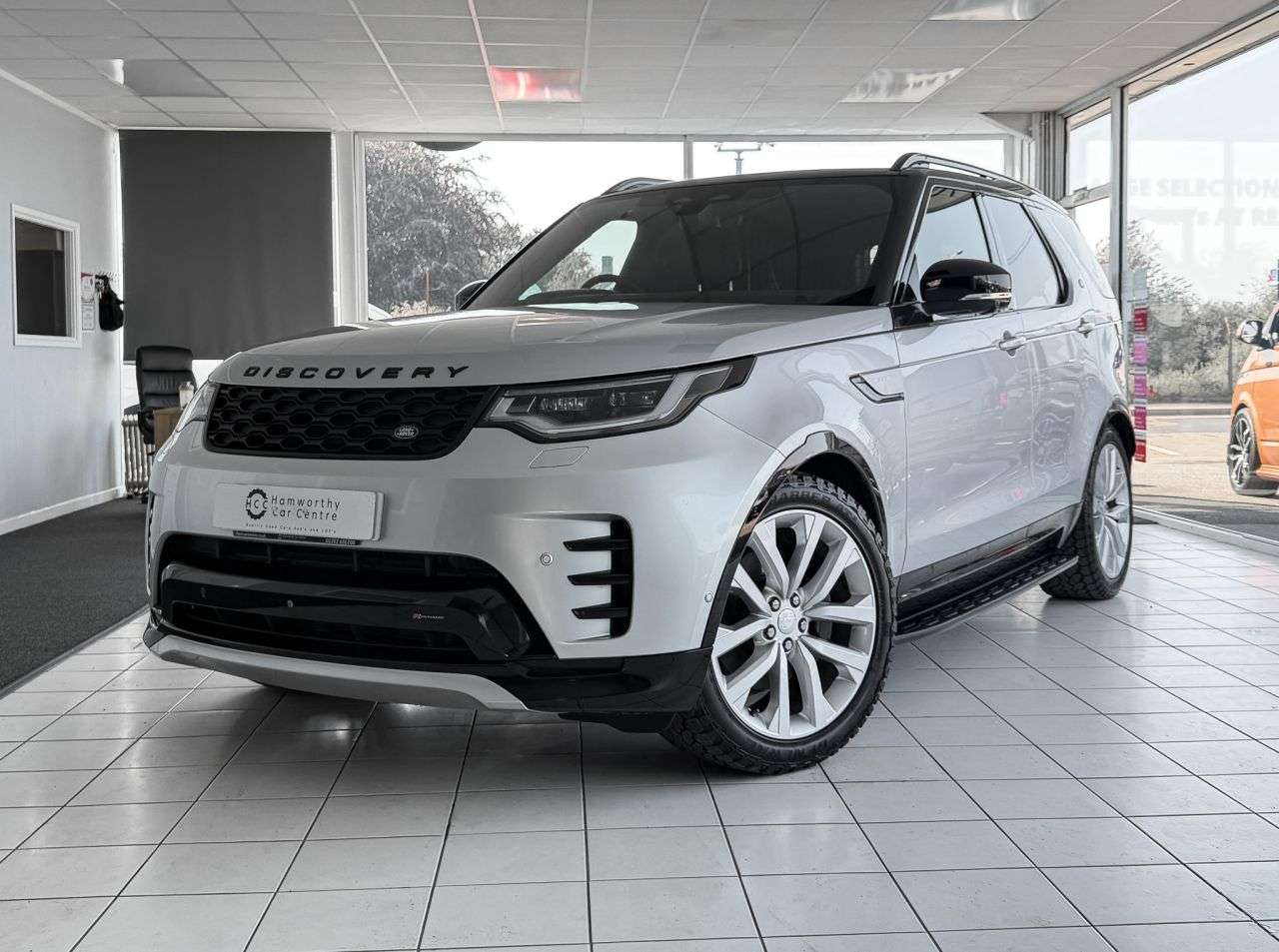 A 2023 LAND ROVER DISCOVERY 3.0 D300 MHEV R-Dynamic SE SUV 5dr Diesel Auto 4WD Euro 6 (s/s) (300 ps) FU A 2023 LAND ROVER DISCOVERY 3.0 D300 MHEV R-Dynamic SE SUV 5dr Diesel Auto 4WD Euro 6 (s/s) (300 ps) FU