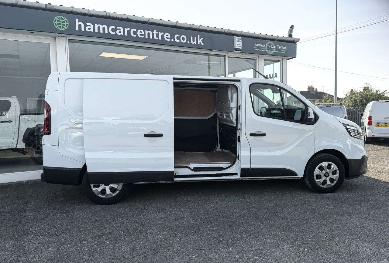 A 2025 RENAULT TRAFIC 2.0 dCi Blue LL30 Advance Panel Van 5dr Diesel EDC AUTOMATIC L2 H1 Euro 6 ( A 2025 RENAULT TRAFIC 2.0 dCi Blue LL30 Advance Panel Van 5dr Diesel EDC AUTOMATIC L2 H1 Euro 6 (