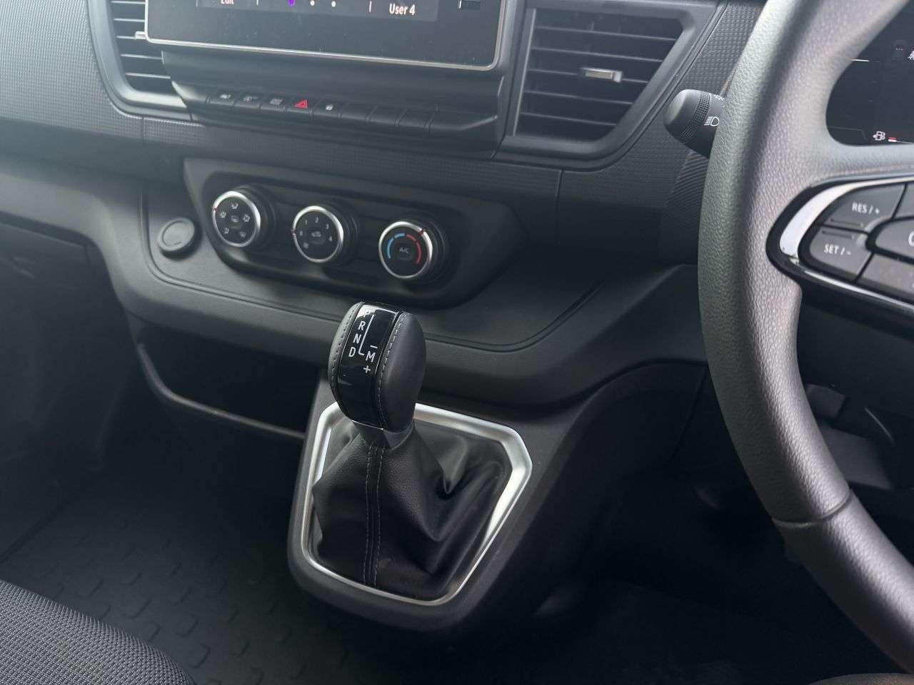 2025 RENAULT TRAFIC 2025 RENAULT TRAFIC