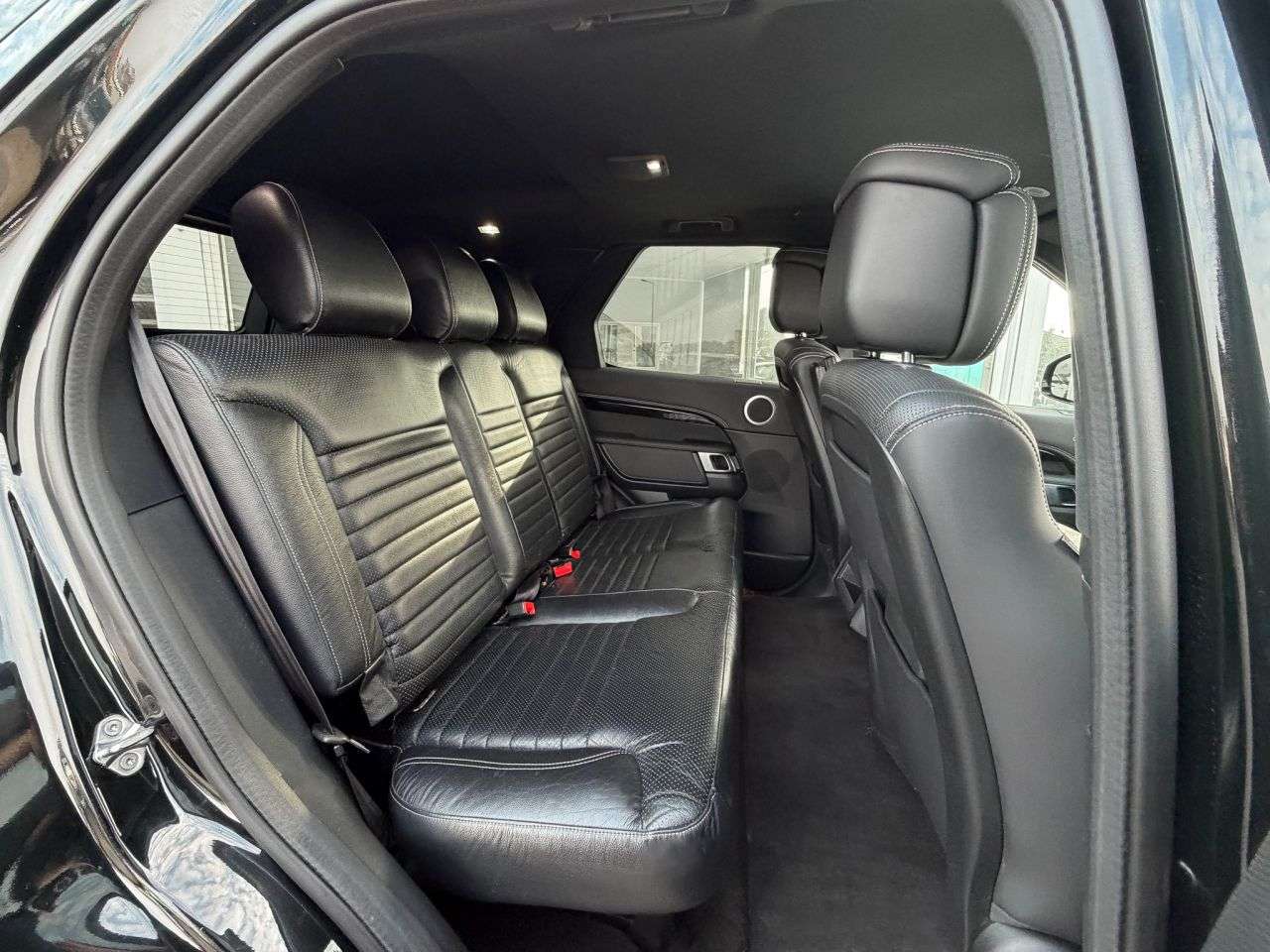 A 2023 LAND ROVER DISCOVERY 3.0 D300 MHEV R-Dynamic HSE SUV 5 SEATS 5dr Diesel Auto 4WD Euro 6 (s/s) (3 A 2023 LAND ROVER DISCOVERY 3.0 D300 MHEV R-Dynamic HSE SUV 5 SEATS 5dr Diesel Auto 4WD Euro 6 (s/s) (3