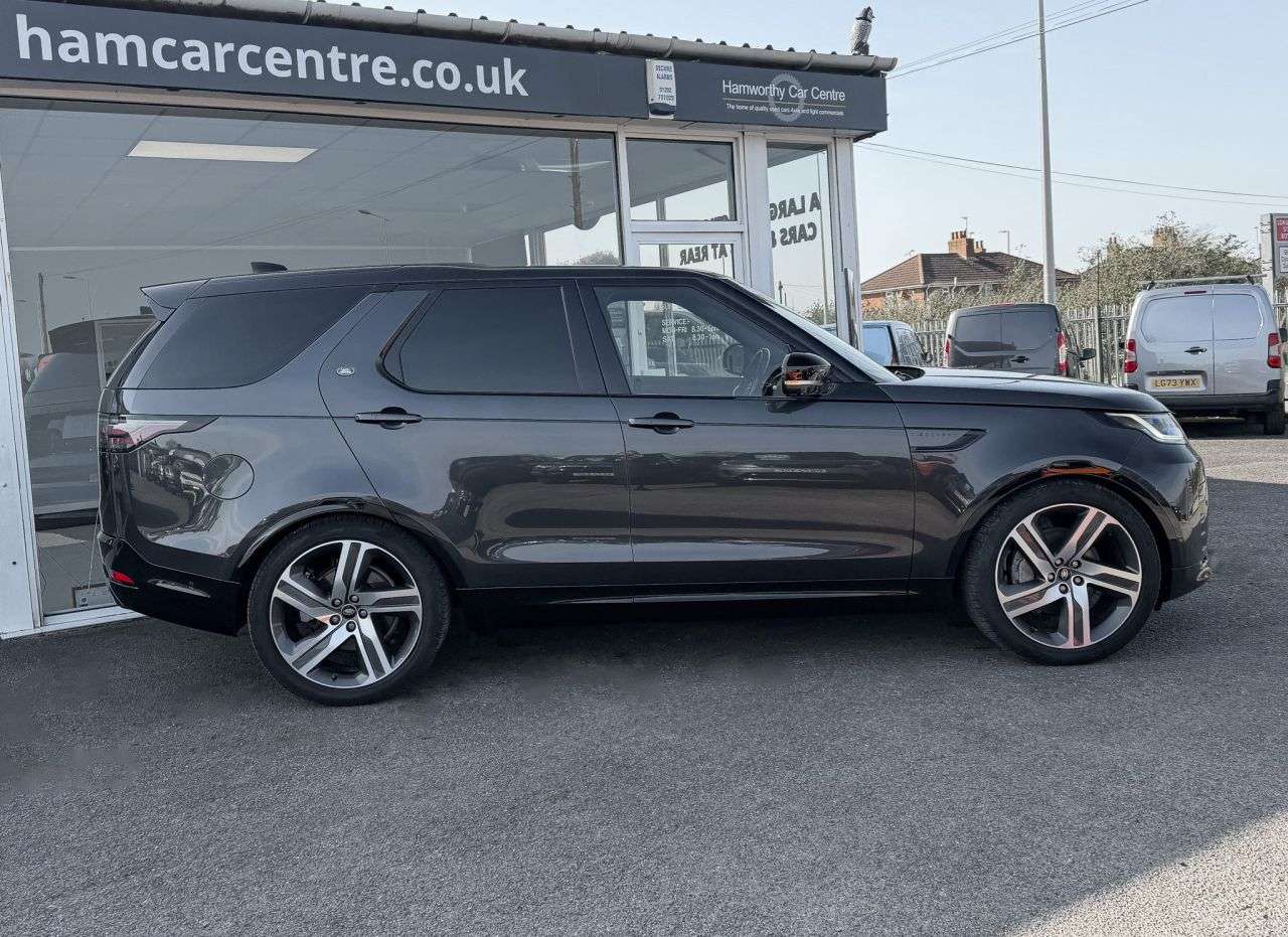 A 2023 LAND ROVER DISCOVERY 3.0 D300 MHEV Dynamic HSE GEN LR 7 SEATS SUV 5dr Diesel Auto 4WD Euro 6 (s/ A 2023 LAND ROVER DISCOVERY 3.0 D300 MHEV Dynamic HSE GEN LR 7 SEATS SUV 5dr Diesel Auto 4WD Euro 6 (s/