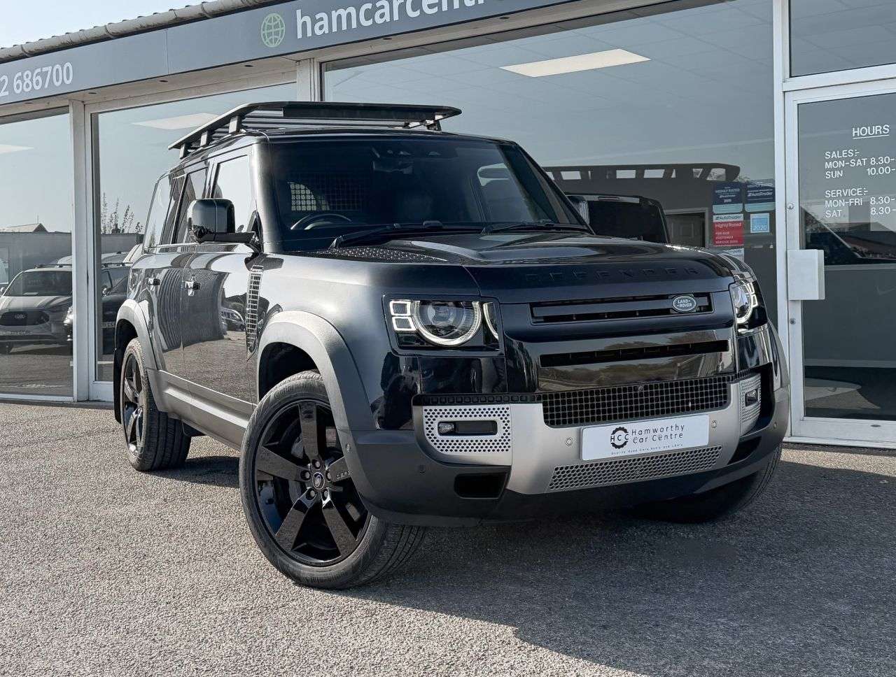 A 2022 LAND ROVER DEFENDER 3.0 D300 MHEV HSE Hard Top SUV 5dr Diesel Auto 4WD MWB Euro 6 (s/s) (300 ps A 2022 LAND ROVER DEFENDER 3.0 D300 MHEV HSE Hard Top SUV 5dr Diesel Auto 4WD MWB Euro 6 (s/s) (300 ps