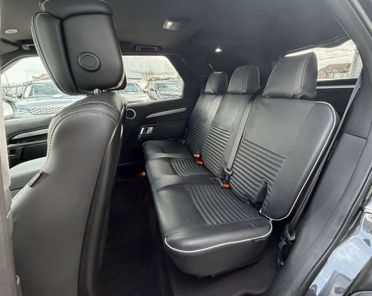 A 2023 LAND ROVER DISCOVERY 3.0 D300 MHEV R-Dynamic HSE *5 SEATS* SUV 5dr Diesel Auto 5 SEAT CONVERSION A 2023 LAND ROVER DISCOVERY 3.0 D300 MHEV R-Dynamic HSE *5 SEATS* SUV 5dr Diesel Auto 5 SEAT CONVERSION