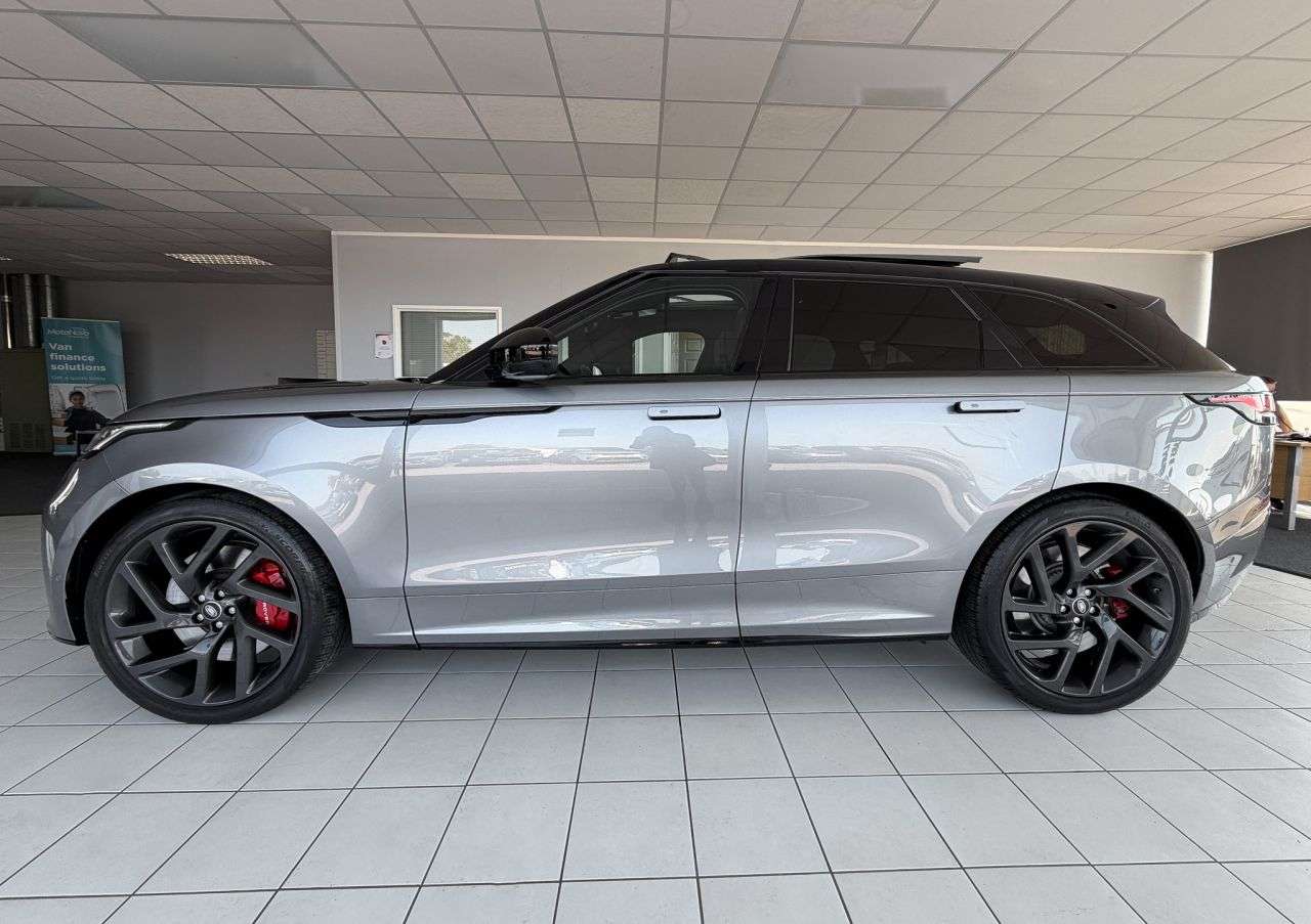 A 2019 LAND ROVER RANGE ROVER VELAR 5.0 P550 SVAutobiography Dynamic Edition SUV 5dr Petrol Auto 4WD Euro 6 (s/ A 2019 LAND ROVER RANGE ROVER VELAR 5.0 P550 SVAutobiography Dynamic Edition SUV 5dr Petrol Auto 4WD Euro 6 (s/