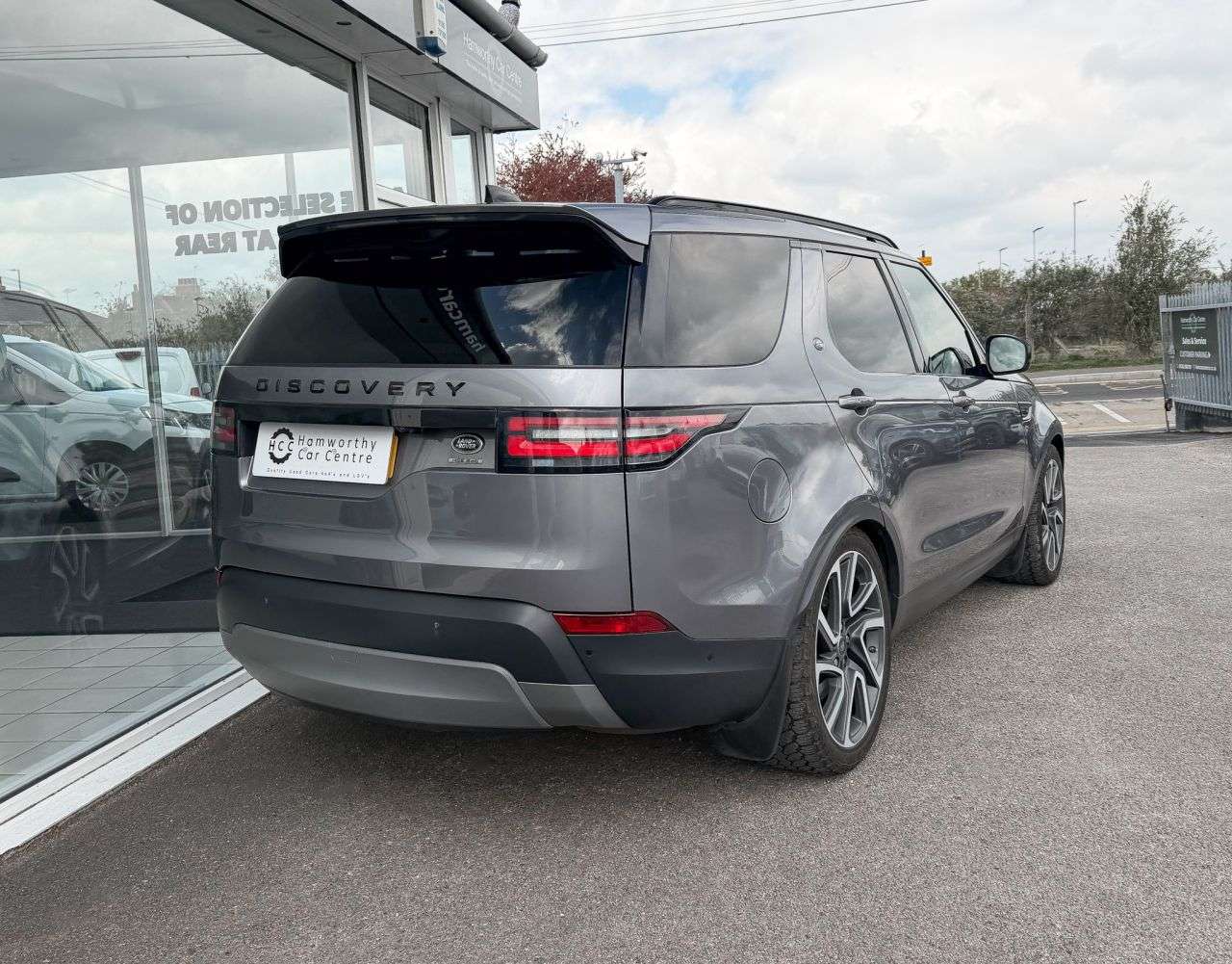 A 2020 LAND ROVER DISCOVERY 3.0 SD V6 HSE SUV 5dr Diesel Auto 4WD Euro 6 (s/s) (306 ps) 7 L/R SEATS ELE A 2020 LAND ROVER DISCOVERY 3.0 SD V6 HSE SUV 5dr Diesel Auto 4WD Euro 6 (s/s) (306 ps) 7 L/R SEATS ELE
