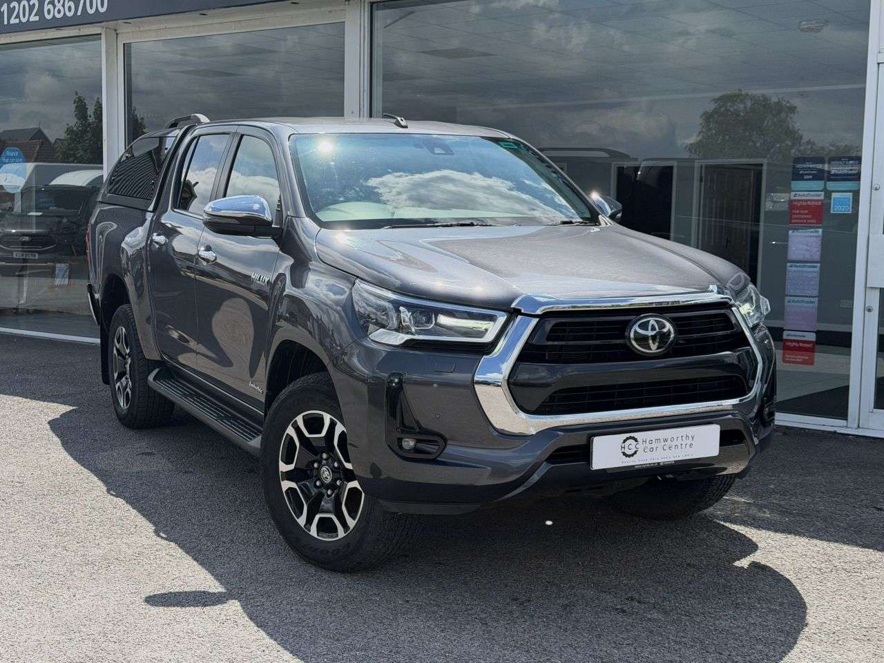 A 2021 TOYOTA HI-LUX 2.4 D-4D Invincible Pickup Double Cab 4dr Diesel Manual 4WD Euro 6 (s/s) (1 A 2021 TOYOTA HI-LUX 2.4 D-4D Invincible Pickup Double Cab 4dr Diesel Manual 4WD Euro 6 (s/s) (1