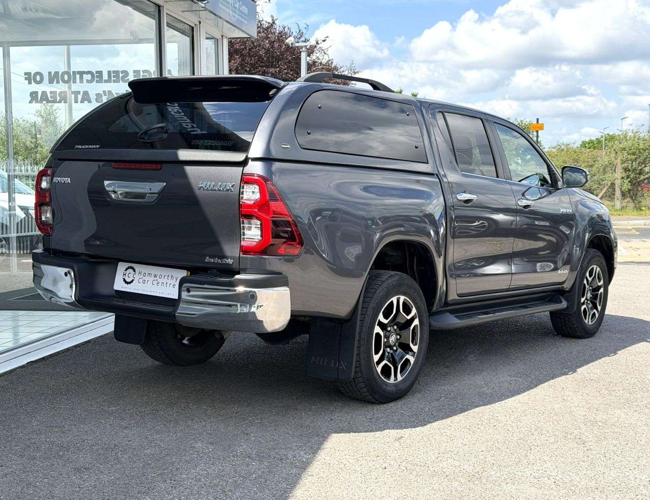 A 2021 TOYOTA HI-LUX 2.4 D-4D Invincible Pickup Double Cab 4dr Diesel Manual 4WD Euro 6 (s/s) (1 A 2021 TOYOTA HI-LUX 2.4 D-4D Invincible Pickup Double Cab 4dr Diesel Manual 4WD Euro 6 (s/s) (1