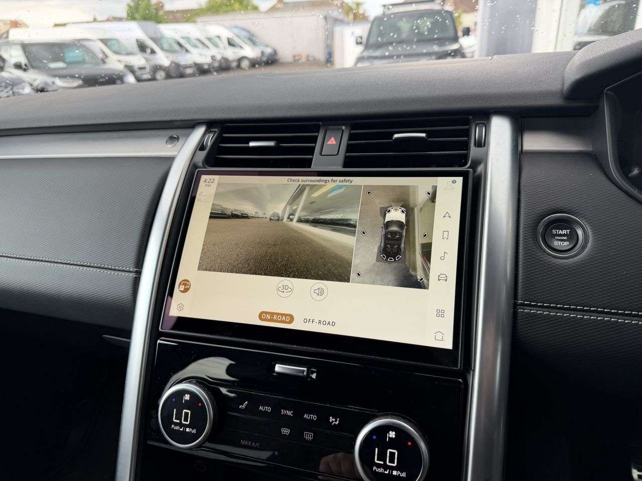 A 2023 LAND ROVER DISCOVERY 3.0 D300 MHEV 5 SEATS R-Dynamic HSE SUV 5dr Diesel Auto 4WD Euro 6 (s/s) (3 A 2023 LAND ROVER DISCOVERY 3.0 D300 MHEV 5 SEATS R-Dynamic HSE SUV 5dr Diesel Auto 4WD Euro 6 (s/s) (3