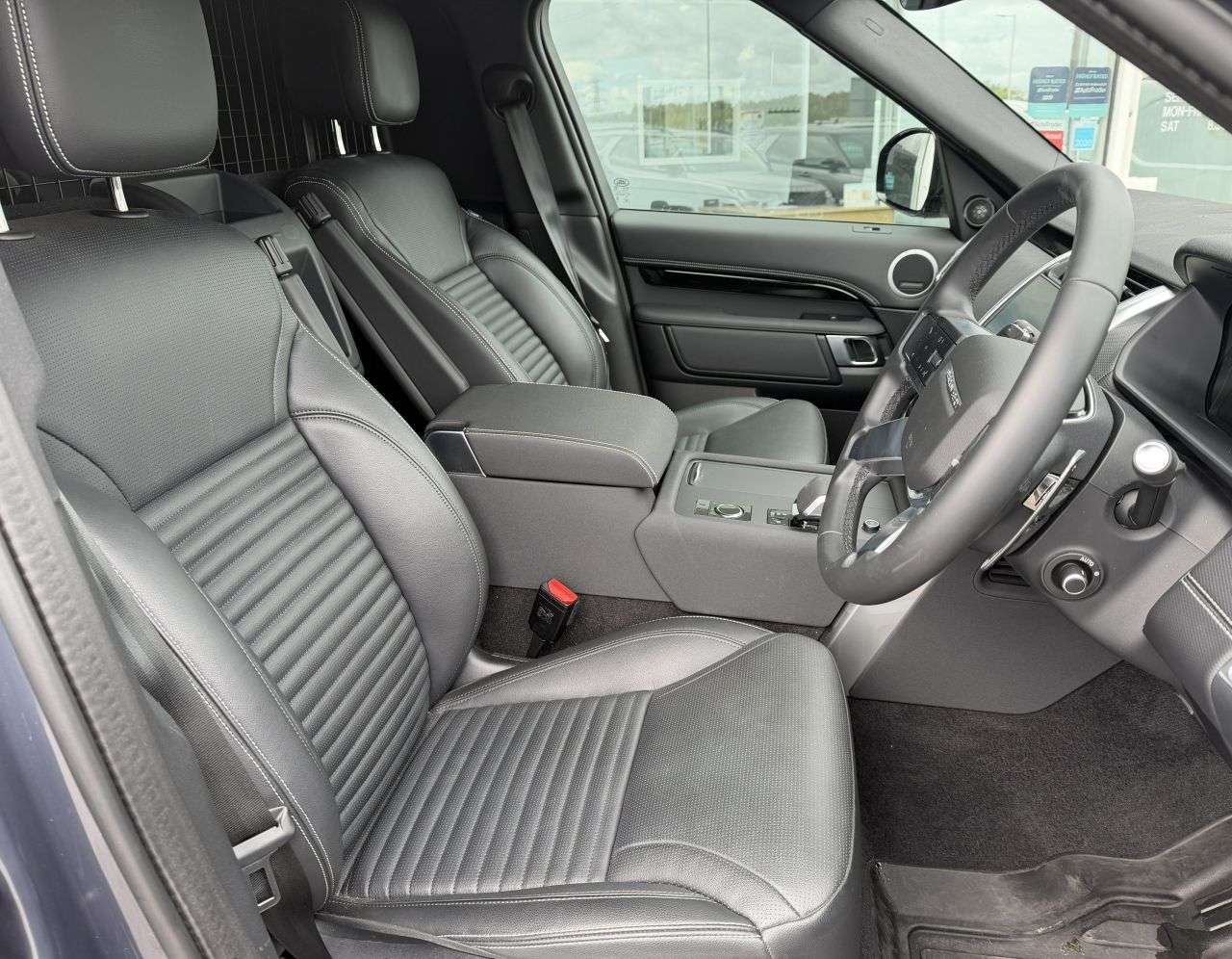 A 2025 LAND ROVER DISCOVERY 3.0 D350 MHEV SE SUV 5dr Diesel Auto 4WD Euro 6 (s/s) (350 ps) AIR SUSPENSI A 2025 LAND ROVER DISCOVERY 3.0 D350 MHEV SE SUV 5dr Diesel Auto 4WD Euro 6 (s/s) (350 ps) AIR SUSPENSI