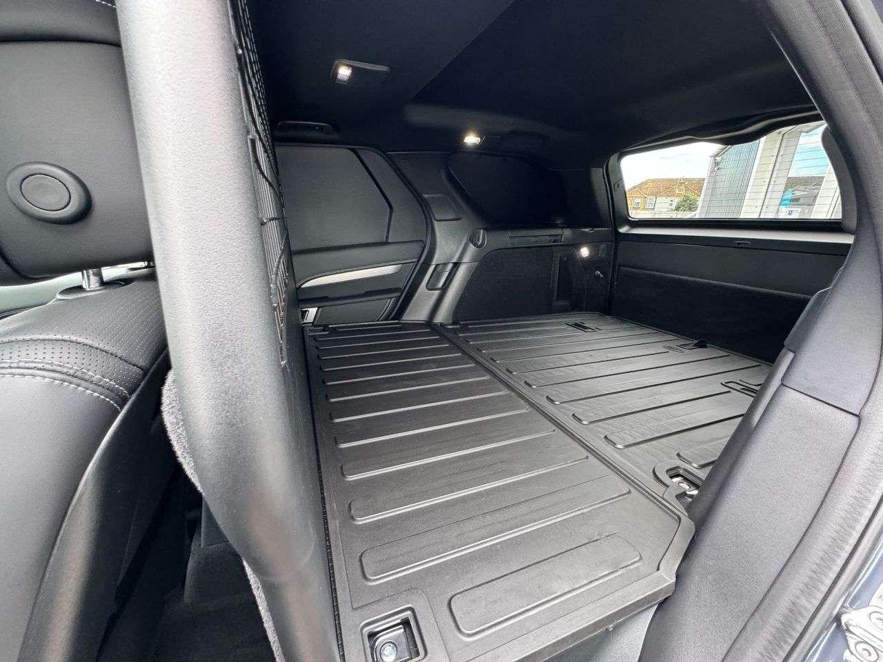 A 2025 LAND ROVER DISCOVERY 3.0 D350 MHEV SE SUV 5dr Diesel Auto 4WD Euro 6 (s/s) (350 ps) AIR SUSPENSI A 2025 LAND ROVER DISCOVERY 3.0 D350 MHEV SE SUV 5dr Diesel Auto 4WD Euro 6 (s/s) (350 ps) AIR SUSPENSI