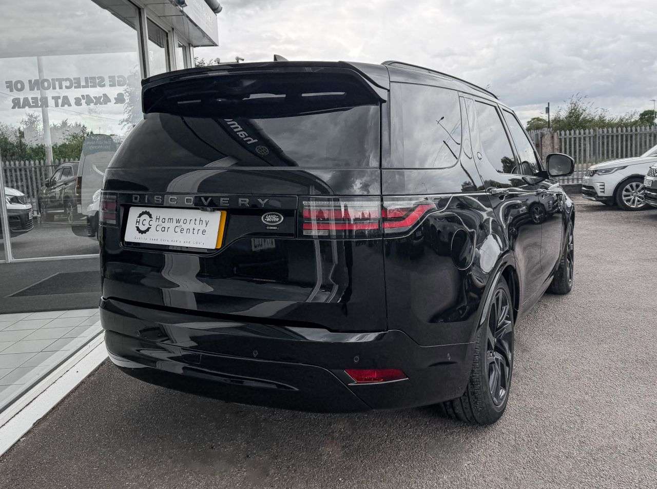 A 2022 LAND ROVER DISCOVERY 3.0 D300 MHEV R-Dynamic HSE SUV 5dr Diesel Auto 4WD Euro 6 (s/s) (300 ps) 3 A 2022 LAND ROVER DISCOVERY 3.0 D300 MHEV R-Dynamic HSE SUV 5dr Diesel Auto 4WD Euro 6 (s/s) (300 ps) 3