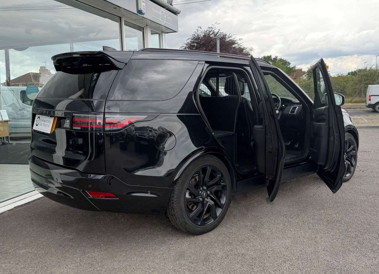 A 2022 LAND ROVER DISCOVERY 3.0 D300 MHEV R-Dynamic HSE SUV 5dr Diesel Auto 4WD Euro 6 (s/s) (300 ps) 3 A 2022 LAND ROVER DISCOVERY 3.0 D300 MHEV R-Dynamic HSE SUV 5dr Diesel Auto 4WD Euro 6 (s/s) (300 ps) 3