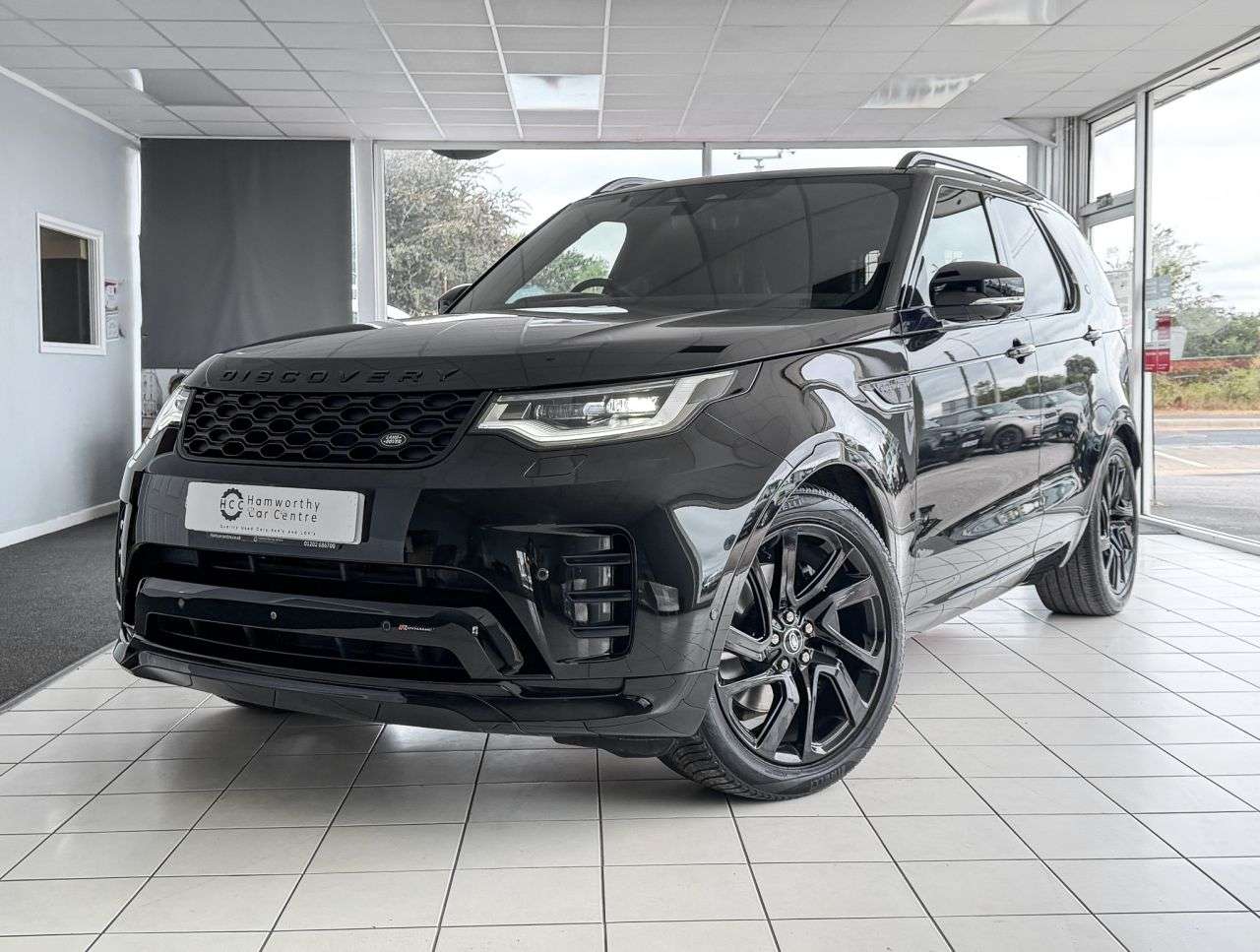 A 2022 LAND ROVER DISCOVERY 3.0 D300 MHEV R-Dynamic HSE SUV 5dr Diesel Auto 4WD Euro 6 (s/s) (300 ps) 3 A 2022 LAND ROVER DISCOVERY 3.0 D300 MHEV R-Dynamic HSE SUV 5dr Diesel Auto 4WD Euro 6 (s/s) (300 ps) 3