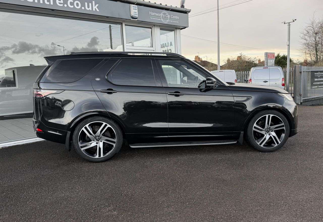 A 2024 LAND ROVER DISCOVERY 3.0 D300 MHEV Dynamic HSE SUV 5dr Diesel Auto 4WD Euro 6 (s/s) (300 ps) WAD A 2024 LAND ROVER DISCOVERY 3.0 D300 MHEV Dynamic HSE SUV 5dr Diesel Auto 4WD Euro 6 (s/s) (300 ps) WAD