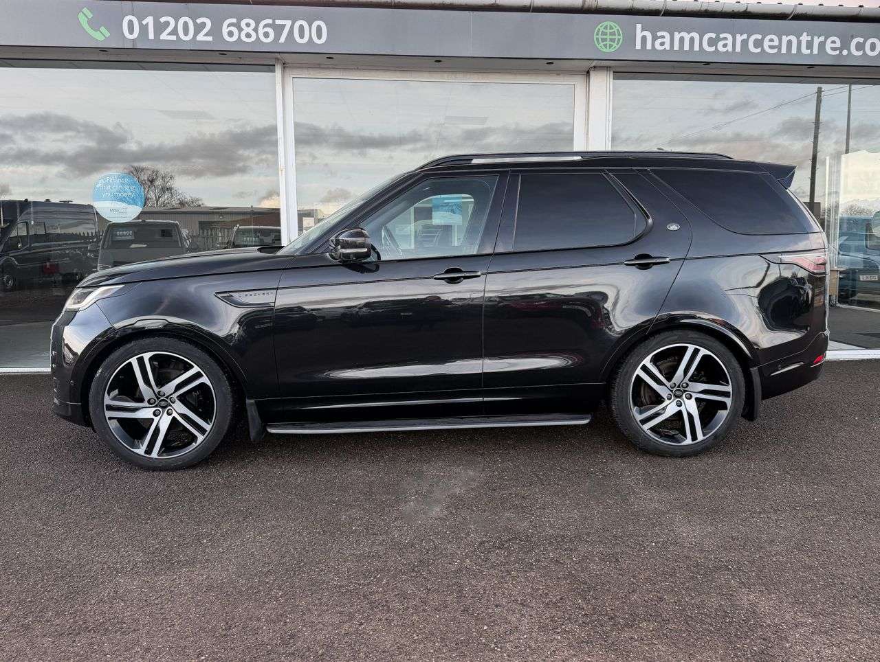 A 2024 LAND ROVER DISCOVERY 3.0 D300 MHEV Dynamic HSE SUV 5dr Diesel Auto 4WD Euro 6 (s/s) (300 ps) WAD A 2024 LAND ROVER DISCOVERY 3.0 D300 MHEV Dynamic HSE SUV 5dr Diesel Auto 4WD Euro 6 (s/s) (300 ps) WAD