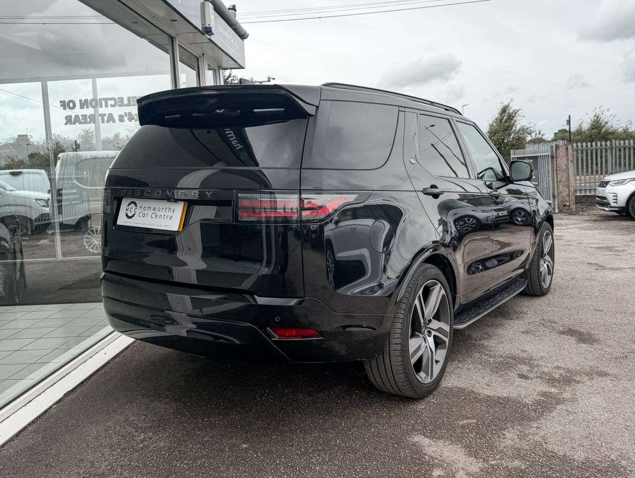 A 2024 LAND ROVER DISCOVERY 3.0 D300 MHEV Dynamic HSE SUV 5dr Diesel Auto 4WD Euro 6 (s/s) (300 ps) WAD A 2024 LAND ROVER DISCOVERY 3.0 D300 MHEV Dynamic HSE SUV 5dr Diesel Auto 4WD Euro 6 (s/s) (300 ps) WAD