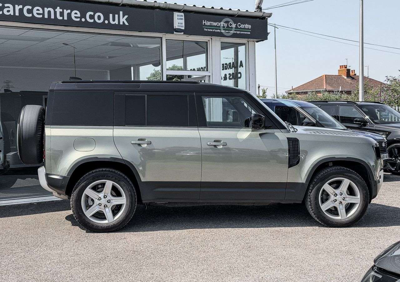 A 2021 LAND ROVER DEFENDER 110 3.0 D250 MHEV SE Hard Top SUV 5dr Diesel Auto 4WD MWB Euro 6 (s/s) (250 ps) A 2021 LAND ROVER DEFENDER 110 3.0 D250 MHEV SE Hard Top SUV 5dr Diesel Auto 4WD MWB Euro 6 (s/s) (250 ps)