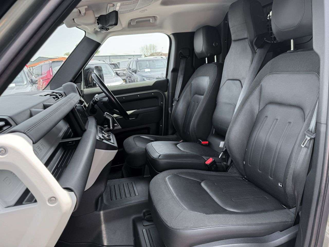 A 2021 LAND ROVER DEFENDER 110 3.0 D250 MHEV SE Hard Top SUV 5dr Diesel Auto 4WD MWB Euro 6 (s/s) (250 ps) A 2021 LAND ROVER DEFENDER 110 3.0 D250 MHEV SE Hard Top SUV 5dr Diesel Auto 4WD MWB Euro 6 (s/s) (250 ps)