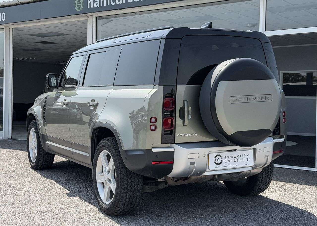 A 2021 LAND ROVER DEFENDER 110 3.0 D250 MHEV SE Hard Top SUV 5dr Diesel Auto 4WD MWB Euro 6 (s/s) (250 ps) A 2021 LAND ROVER DEFENDER 110 3.0 D250 MHEV SE Hard Top SUV 5dr Diesel Auto 4WD MWB Euro 6 (s/s) (250 ps)