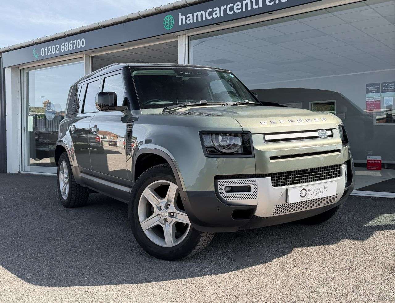 A 2021 LAND ROVER DEFENDER 110 3.0 D250 MHEV SE Hard Top SUV Euro 6 (250 ps) ELEC TOW BAR - JUMP SEAT A 2021 LAND ROVER DEFENDER 110 3.0 D250 MHEV SE Hard Top SUV Euro 6 (250 ps) ELEC TOW BAR - JUMP SEAT