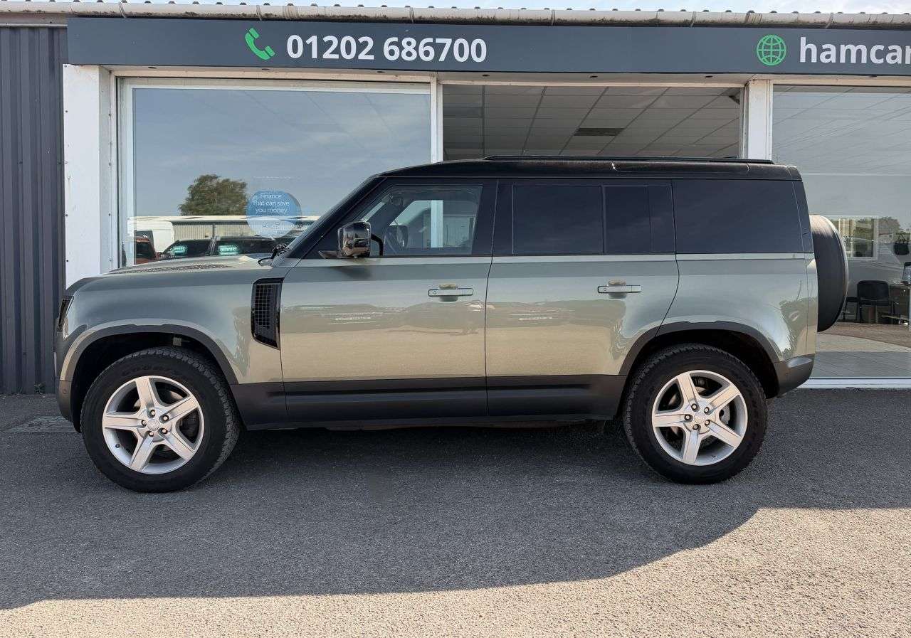 A 2021 LAND ROVER DEFENDER 110 3.0 D250 MHEV SE Hard Top SUV Euro 6 (250 ps) ELEC TOW BAR - JUMP SEAT A 2021 LAND ROVER DEFENDER 110 3.0 D250 MHEV SE Hard Top SUV Euro 6 (250 ps) ELEC TOW BAR - JUMP SEAT