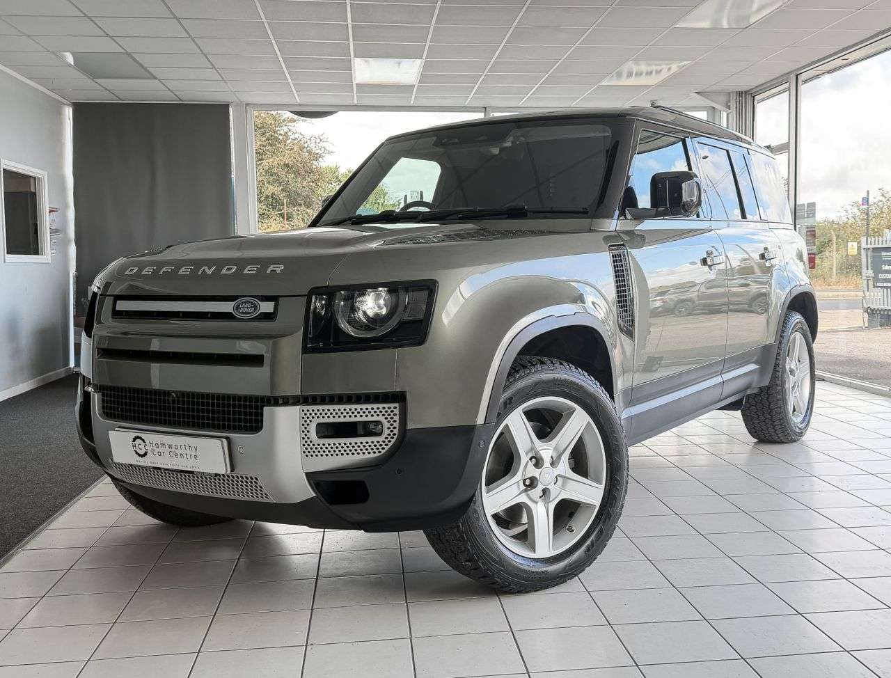 A 2021 LAND ROVER DEFENDER 3.0 D250 MHEV SE Hard Top MWB - 3 seats JUMP SEAT+ELEC TOW BAR A 2021 LAND ROVER DEFENDER 3.0 D250 MHEV SE Hard Top MWB - 3 seats JUMP SEAT+ELEC TOW BAR