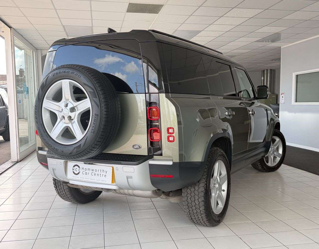 A 2021 LAND ROVER DEFENDER 3.0 D250 MHEV SE Hard Top MWB - 3 seats JUMP SEAT+ELEC TOW BAR A 2021 LAND ROVER DEFENDER 3.0 D250 MHEV SE Hard Top MWB - 3 seats JUMP SEAT+ELEC TOW BAR