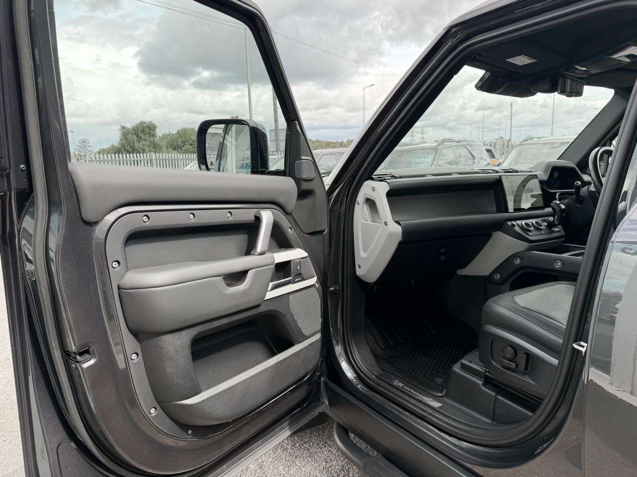 2023 LAND ROVER DEFENDER 110 2023 LAND ROVER DEFENDER 110