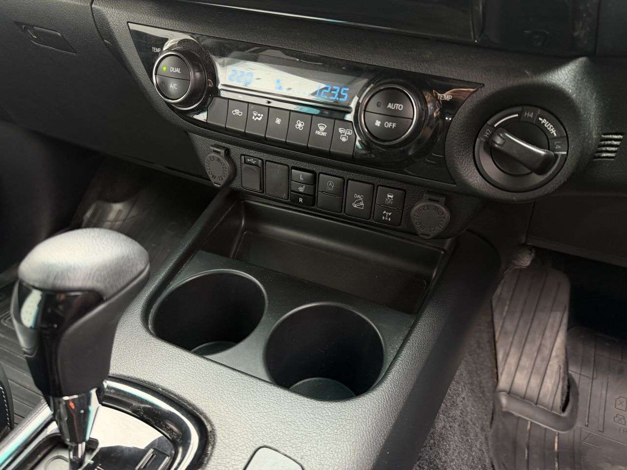 2024 TOYOTA HILUX 2024 TOYOTA HILUX