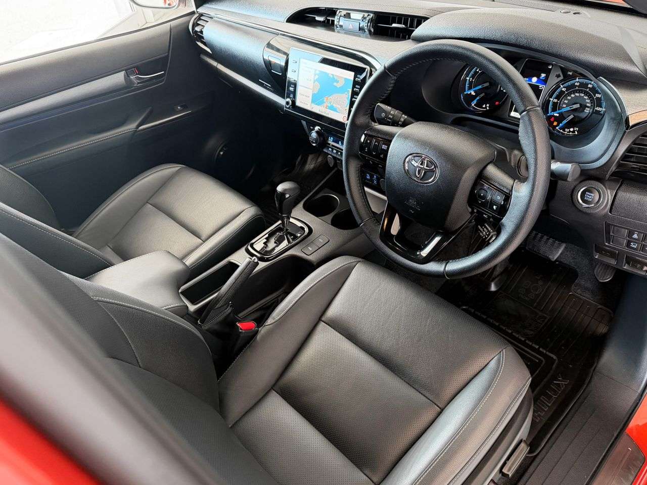 A 2024 TOYOTA HILUX 2.8 D-4D Invincible X DCB NO VAT Auto 4WD (204 ps) NO VAT FULL TOYOTA SERVI A 2024 TOYOTA HILUX 2.8 D-4D Invincible X DCB NO VAT Auto 4WD (204 ps) NO VAT FULL TOYOTA SERVI