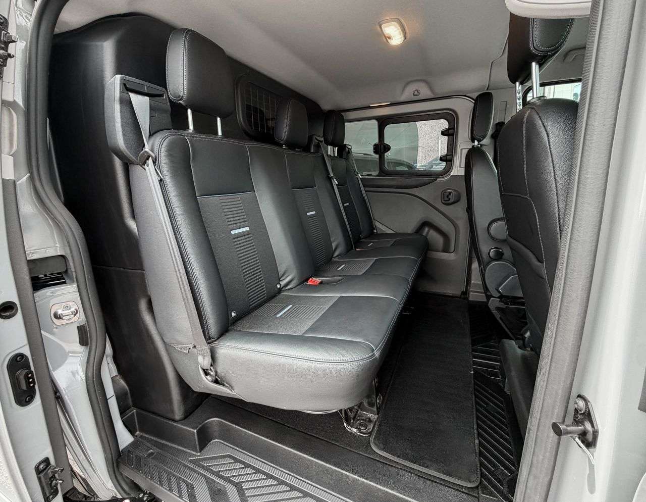 A 2023 FORD TRANSIT CUSTOM 2.0 320 EcoBlue Active Crew Van Double Cab 5dr Diesel Manual L1 H1 Euro 6 ( A 2023 FORD TRANSIT CUSTOM 2.0 320 EcoBlue Active Crew Van Double Cab 5dr Diesel Manual L1 H1 Euro 6 (