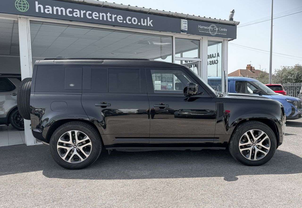 A 2022 LAND ROVER DEFENDER 110 3.0 D250 MHEV XS Edition 7 SEATS Auto 4WD Euro 6 (250 ps) ADAPTIVE CRUISE+E A 2022 LAND ROVER DEFENDER 110 3.0 D250 MHEV XS Edition 7 SEATS Auto 4WD Euro 6 (250 ps) ADAPTIVE CRUISE+E
