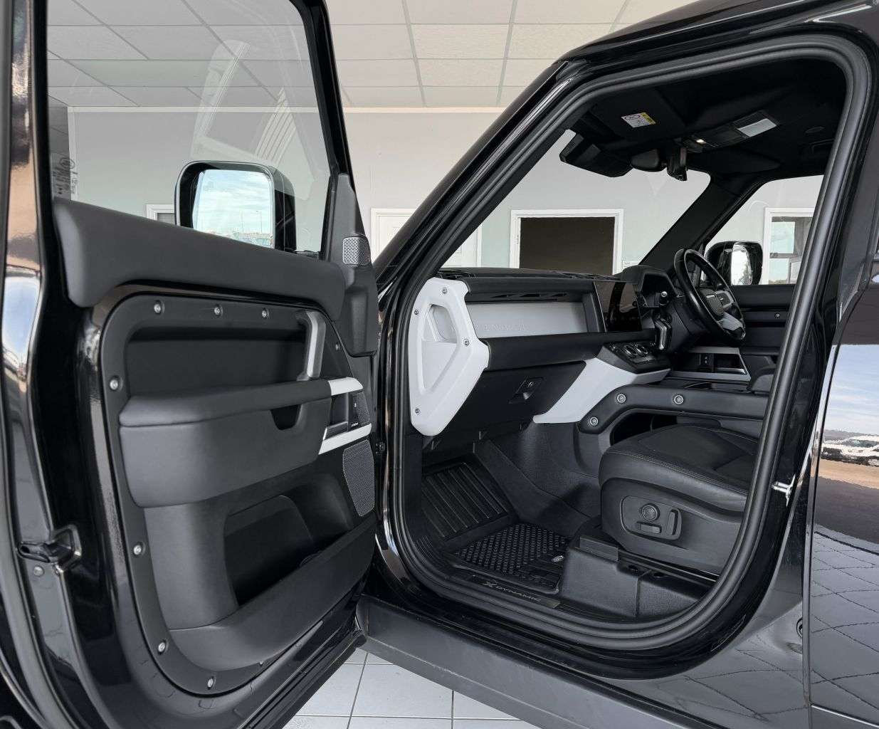 2023 LAND ROVER DEFENDER 110 2023 LAND ROVER DEFENDER 110