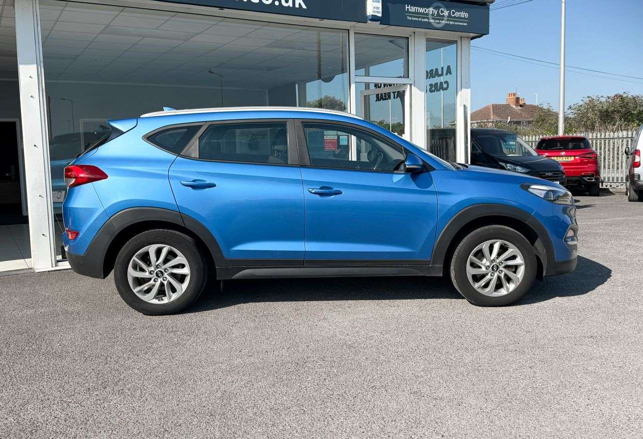 A 2017 HYUNDAI TUCSON 1.6 GDi Blue Drive SE SUV 5dr Petrol Manual Euro 6 (s/s) (132 ps) LANE KEEP A 2017 HYUNDAI TUCSON 1.6 GDi Blue Drive SE SUV 5dr Petrol Manual Euro 6 (s/s) (132 ps) LANE KEEP
