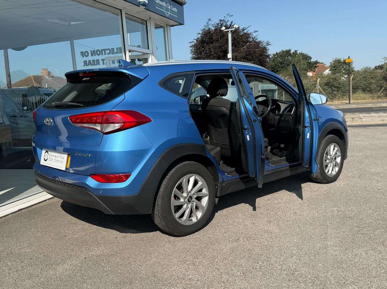 A 2017 HYUNDAI TUCSON 1.6 GDi Blue Drive SE SUV 5dr Petrol Manual Euro 6 (s/s) (132 ps) LANE KEEP A 2017 HYUNDAI TUCSON 1.6 GDi Blue Drive SE SUV 5dr Petrol Manual Euro 6 (s/s) (132 ps) LANE KEEP