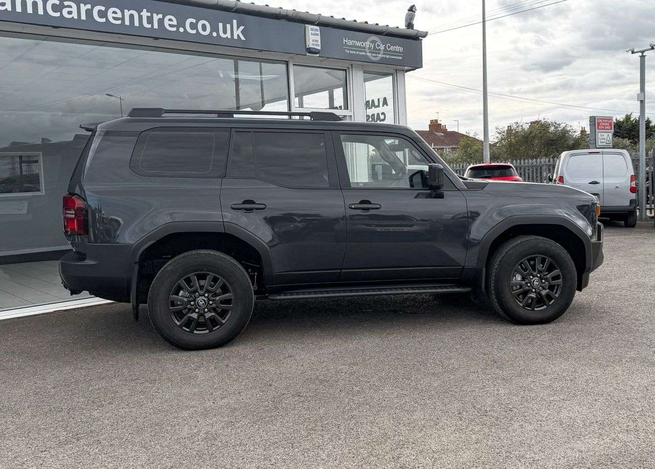 A 2025 TOYOTA LAND CRUISER 2.8D Panel Van *5 SEATS* Diesel Auto 4WD LWB Euro 6 (204 ps) ADAPT CRUISE+R A 2025 TOYOTA LAND CRUISER 2.8D Panel Van *5 SEATS* Diesel Auto 4WD LWB Euro 6 (204 ps) ADAPT CRUISE+R