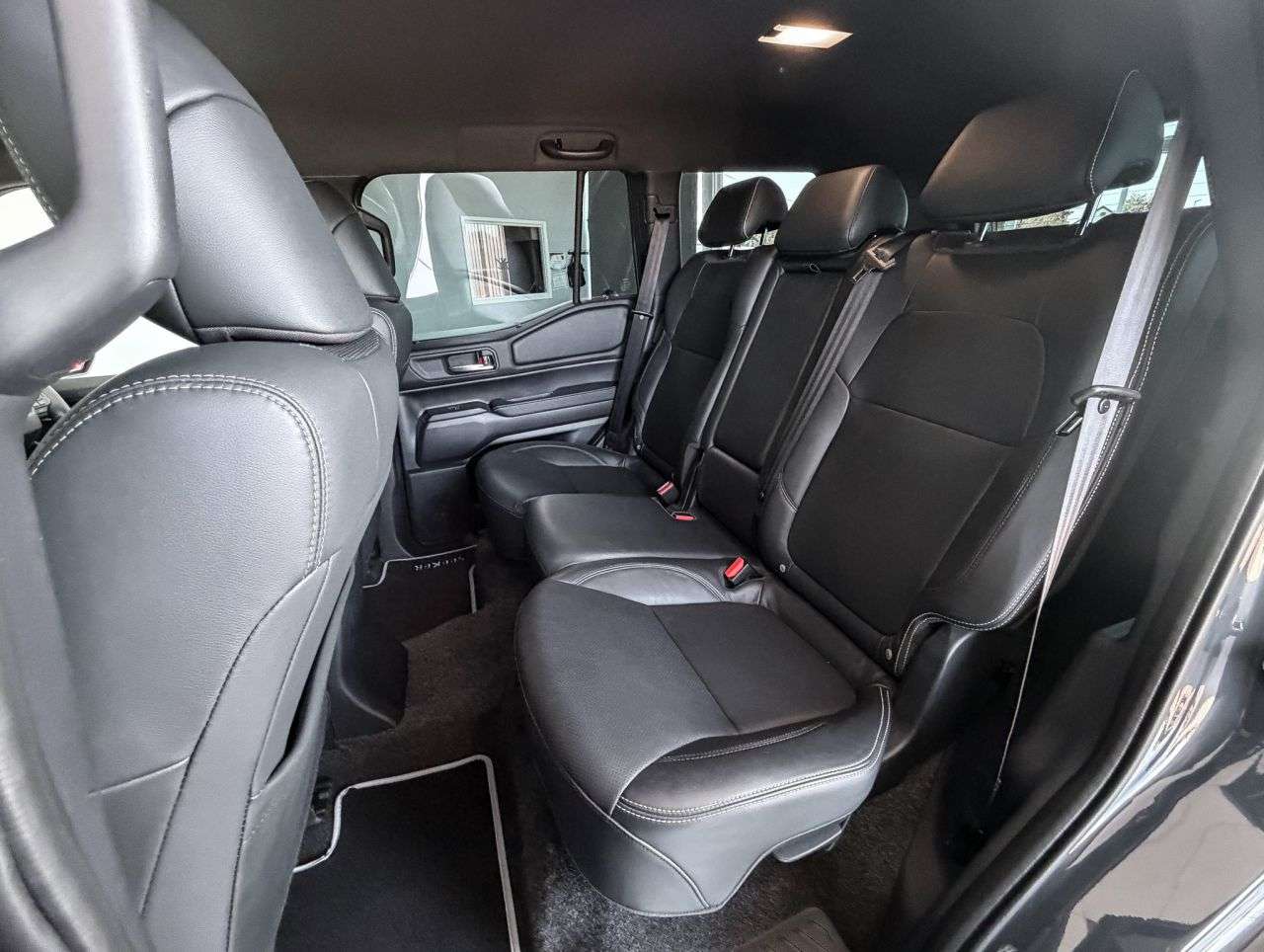 A 2025 TOYOTA LAND CRUISER 2.8D Panel Van *5 SEATS* Diesel Auto 4WD LWB Euro 6 (204 ps) ADAPT CRUISE+R A 2025 TOYOTA LAND CRUISER 2.8D Panel Van *5 SEATS* Diesel Auto 4WD LWB Euro 6 (204 ps) ADAPT CRUISE+R