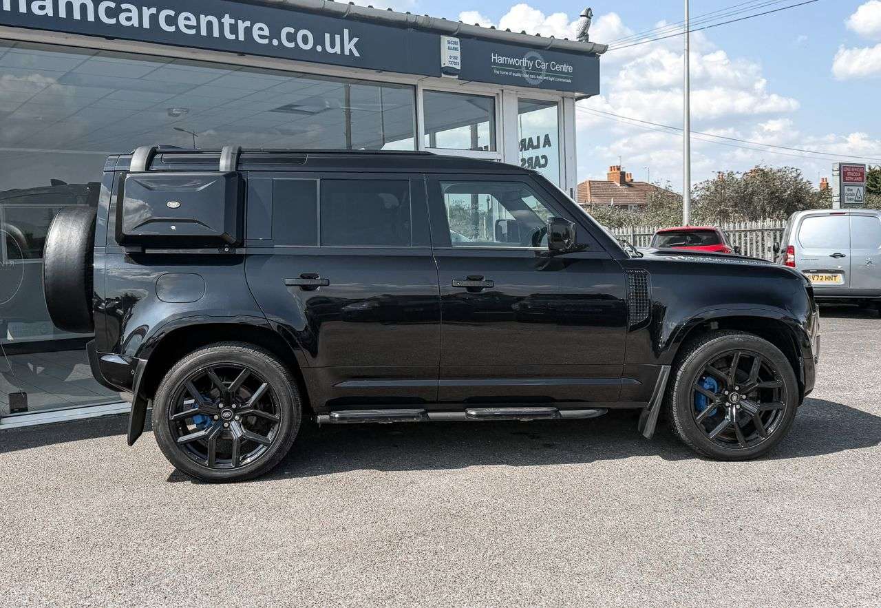 A 2022 LAND ROVER DEFENDER 110 3.0 D250 MHEV XS Edition SUV 5dr Diesel Auto 4WD Euro 6 (s/s) (250 ps) FULL A 2022 LAND ROVER DEFENDER 110 3.0 D250 MHEV XS Edition SUV 5dr Diesel Auto 4WD Euro 6 (s/s) (250 ps) FULL