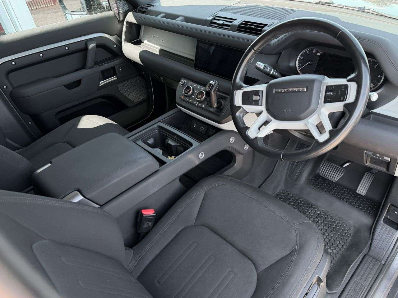 A 2021 LAND ROVER DEFENDER 90 3.0 MHEV Hard Top SUV 3dr Diesel Auto 4WD SWB Euro 6 (s/s) (200 ps) WADE+ S A 2021 LAND ROVER DEFENDER 90 3.0 MHEV Hard Top SUV 3dr Diesel Auto 4WD SWB Euro 6 (s/s) (200 ps) WADE+ S