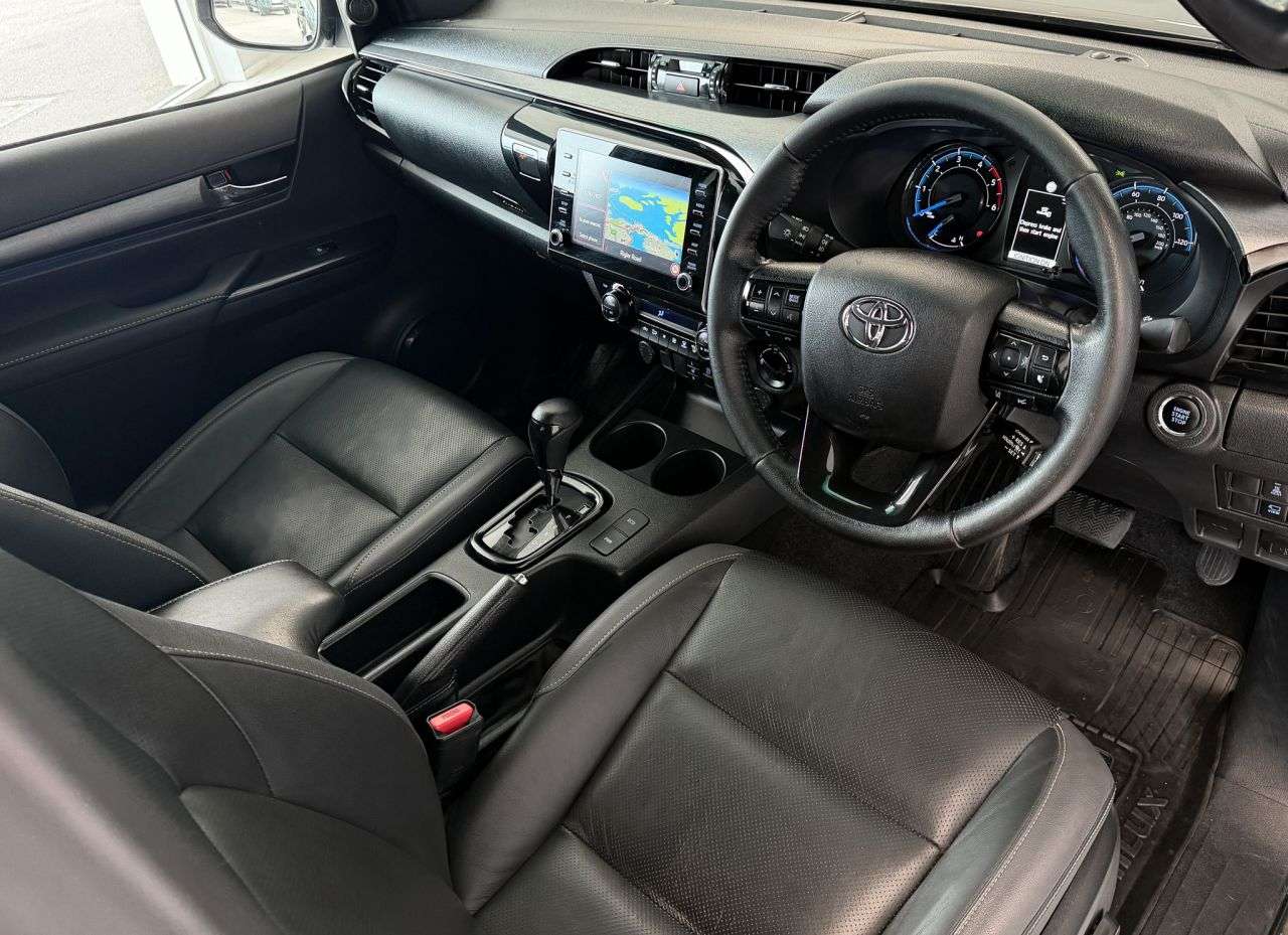A 2023 TOYOTA HILUX 2.8 D-4D Invincible X Pickup Double Cab 4dr Diesel Auto 4WD Euro 6 (s/s) (2 A 2023 TOYOTA HILUX 2.8 D-4D Invincible X Pickup Double Cab 4dr Diesel Auto 4WD Euro 6 (s/s) (2