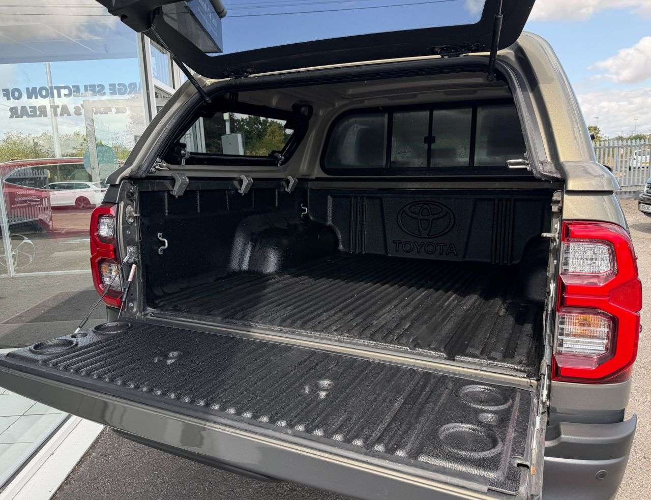 A 2023 TOYOTA HILUX 2.8 D-4D Invincible X Pickup Double Cab 4dr Diesel Manual 4WD Euro 6 (s/s) A 2023 TOYOTA HILUX 2.8 D-4D Invincible X Pickup Double Cab 4dr Diesel Manual 4WD Euro 6 (s/s)