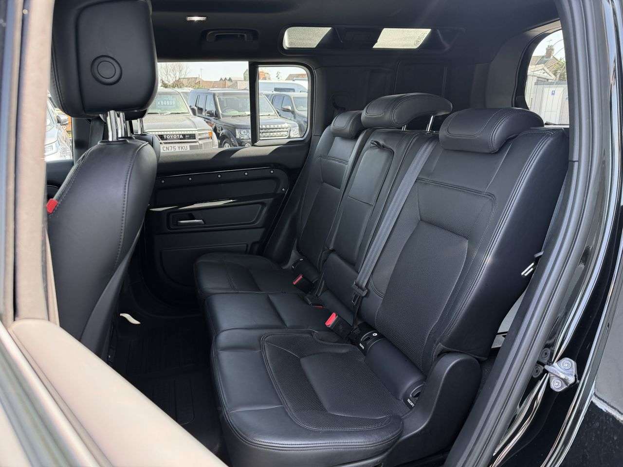 A 2023 LAND ROVER DEFENDER 110 3.0 D300 MHEV X-Dynamic HSE Hard Top SUV 5dr Diesel Auto 4WD MWB Euro 6 (s/ A 2023 LAND ROVER DEFENDER 110 3.0 D300 MHEV X-Dynamic HSE Hard Top SUV 5dr Diesel Auto 4WD MWB Euro 6 (s/
