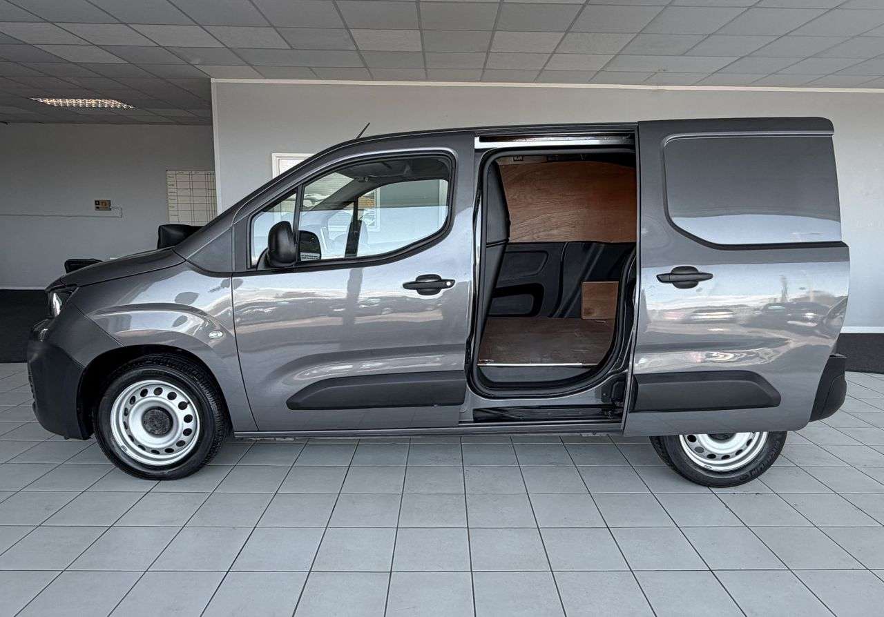 A 2023 PEUGEOT PARTNER 1.5 BlueHDi 1000 Professional Premium + Standard Euro 6 (100 bhp) PEUGEOT S A 2023 PEUGEOT PARTNER 1.5 BlueHDi 1000 Professional Premium + Standard Euro 6 (100 bhp) PEUGEOT S