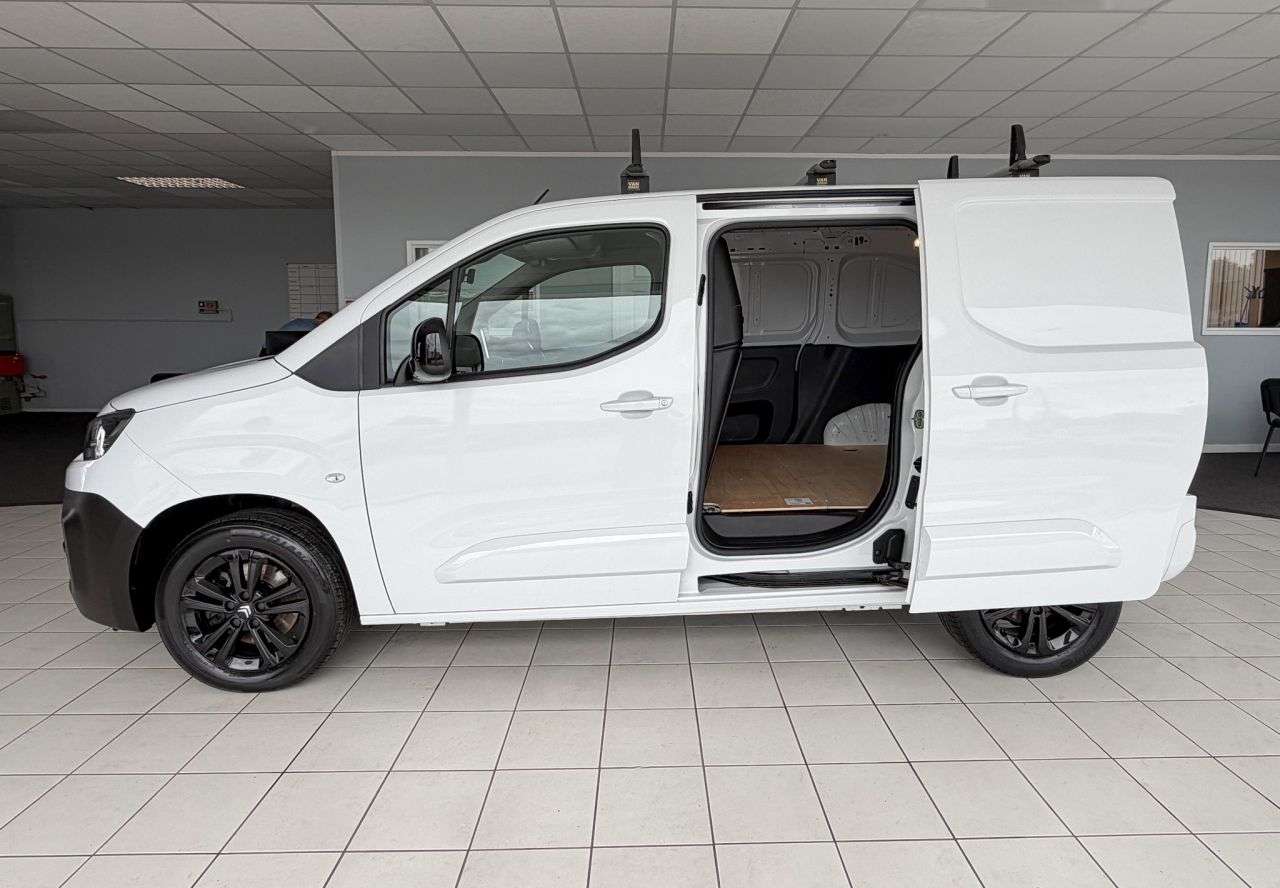A 2023 CITROEN BERLINGO 1.5 BlueHDi 1000 Driver Edition M Panel Van SWB Euro 6 (100 ps) APPLE CARPL A 2023 CITROEN BERLINGO 1.5 BlueHDi 1000 Driver Edition M Panel Van SWB Euro 6 (100 ps) APPLE CARPL