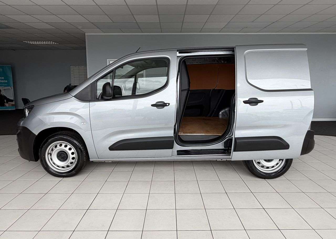 A 2023 PEUGEOT PARTNER 1.5 BlueHDi 1000 Professional Premium+ Standard Manual SWB Euro 6 (100 bhp) A 2023 PEUGEOT PARTNER 1.5 BlueHDi 1000 Professional Premium+ Standard Manual SWB Euro 6 (100 bhp)